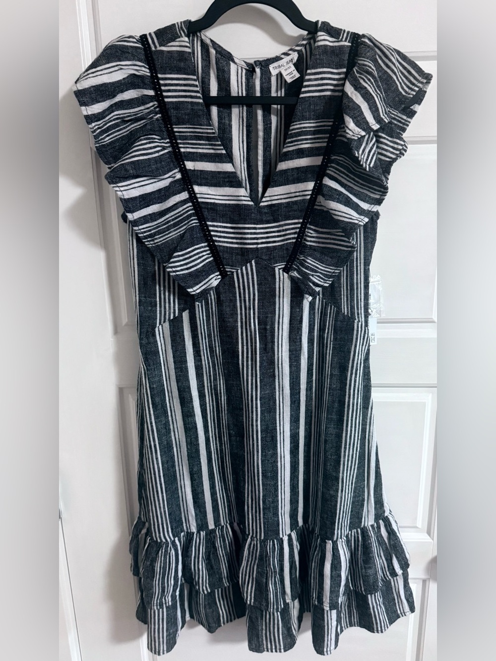 NWT super cute linen super detailed summer dress in small